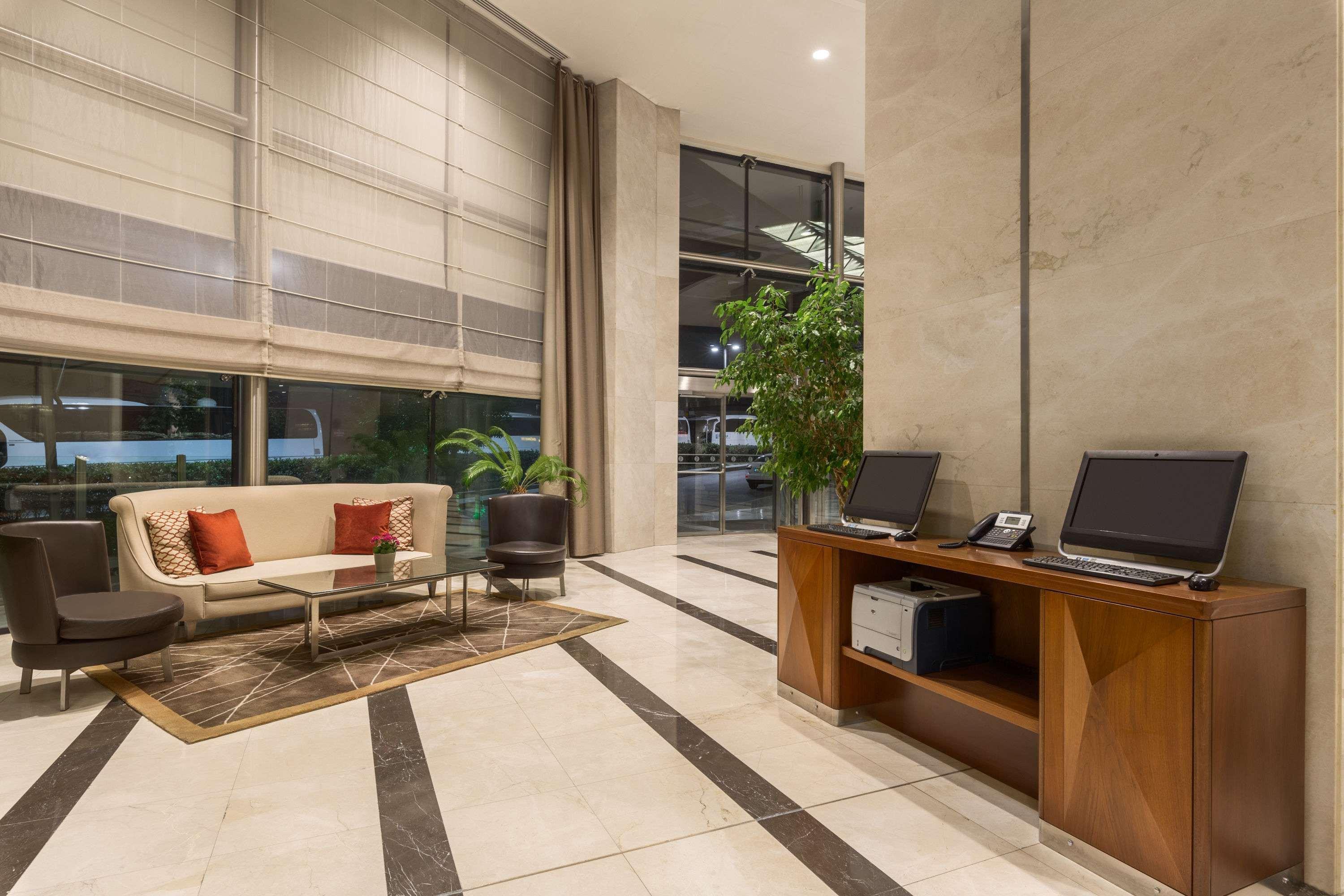 Ramada Plaza By Wyndham Tekstilkent Готель 5*