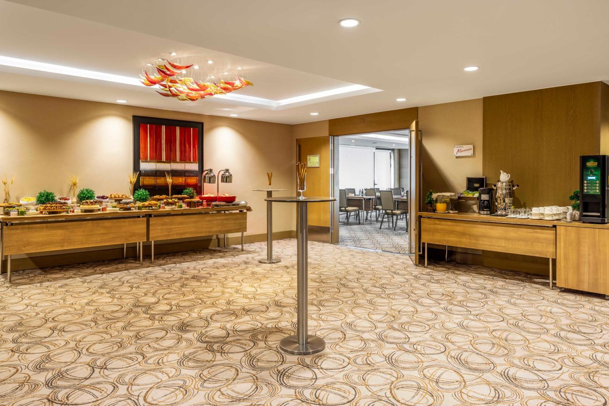 Готель Ramada Plaza By Wyndham Tekstilkent Стамбул