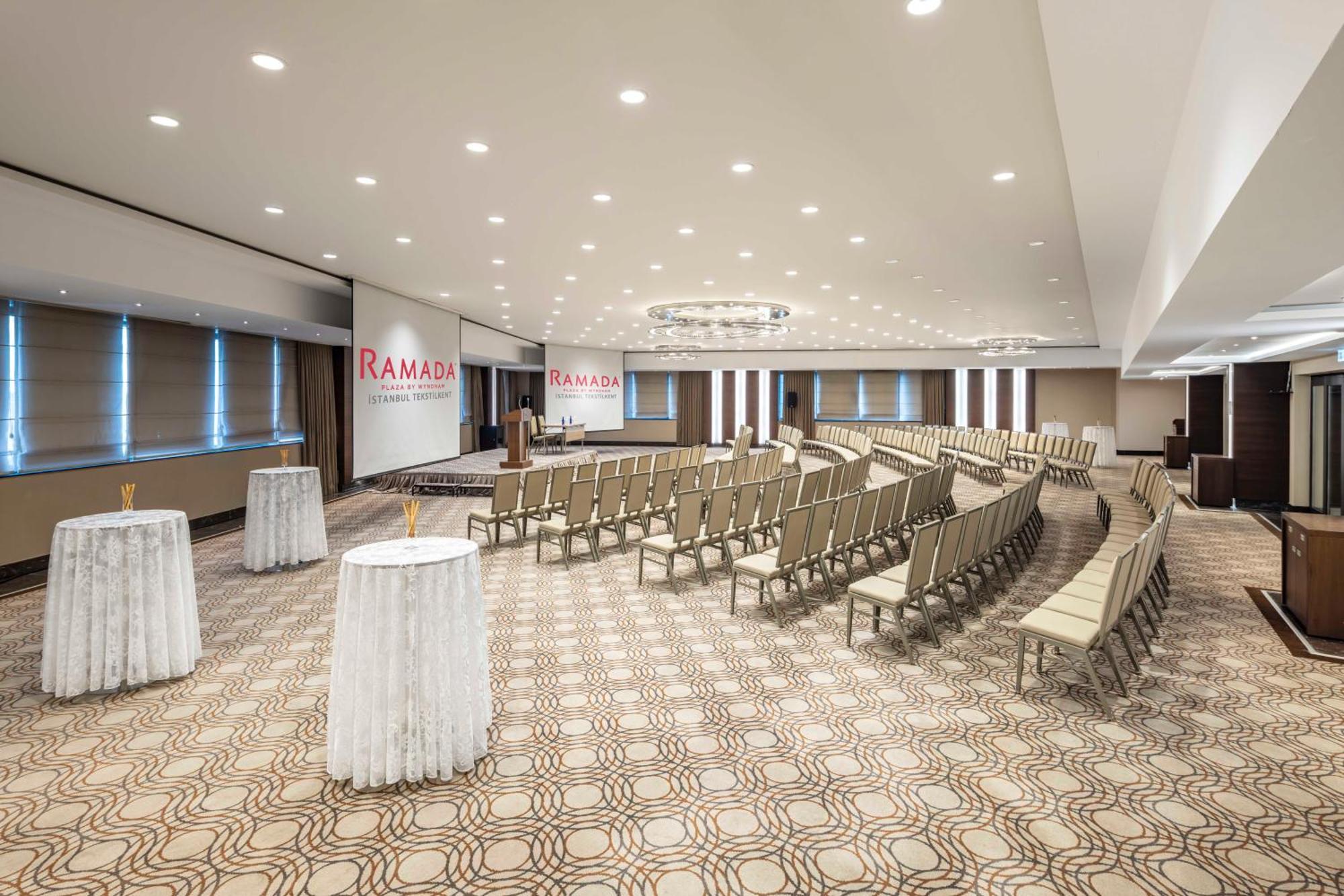 Готель Ramada Plaza By Wyndham Tekstilkent