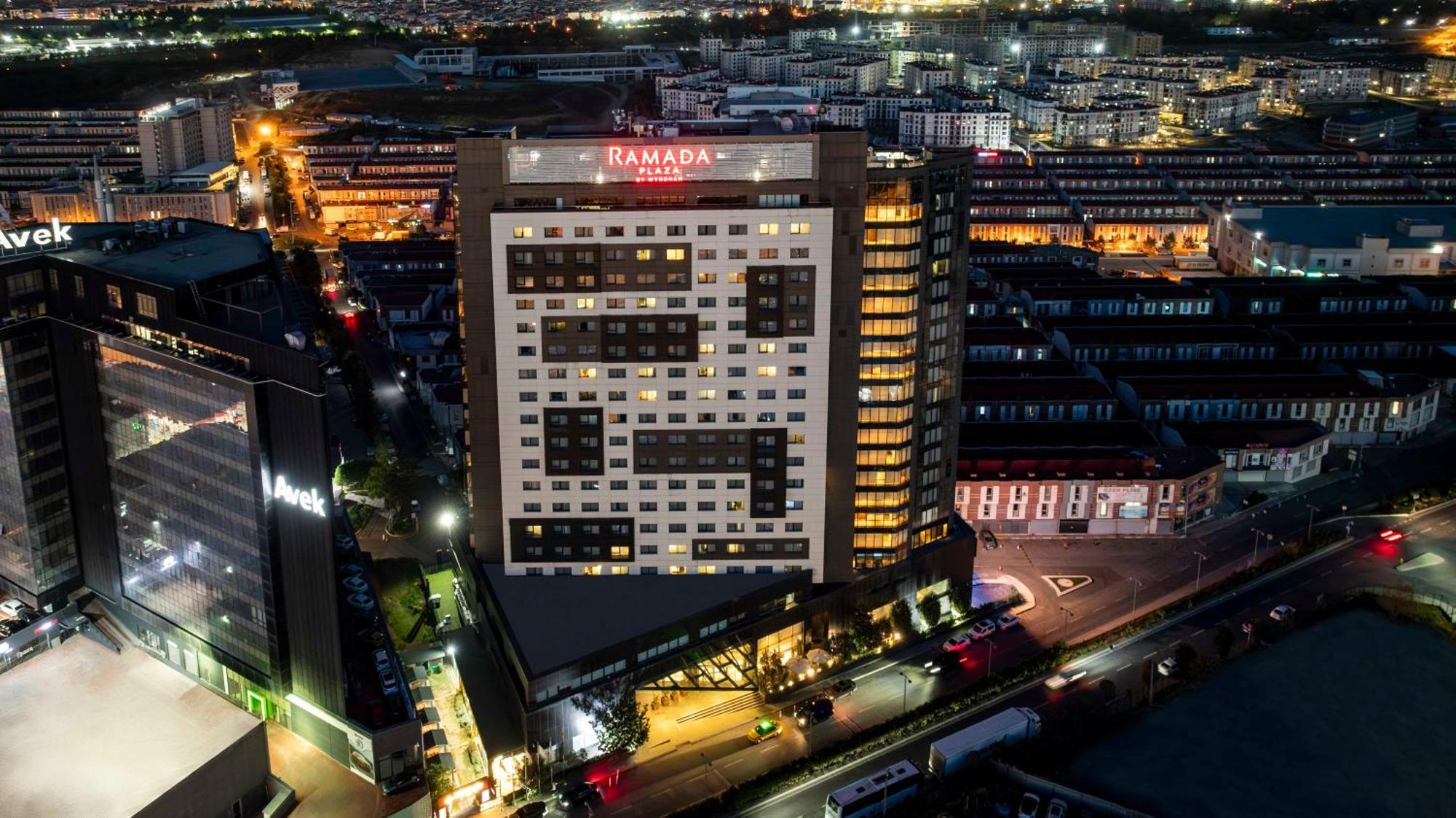 Ramada Plaza By Wyndham Tekstilkent Готель