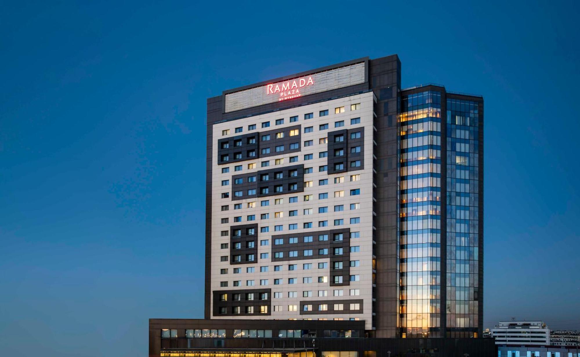 Готель Ramada Plaza By Wyndham Tekstilkent