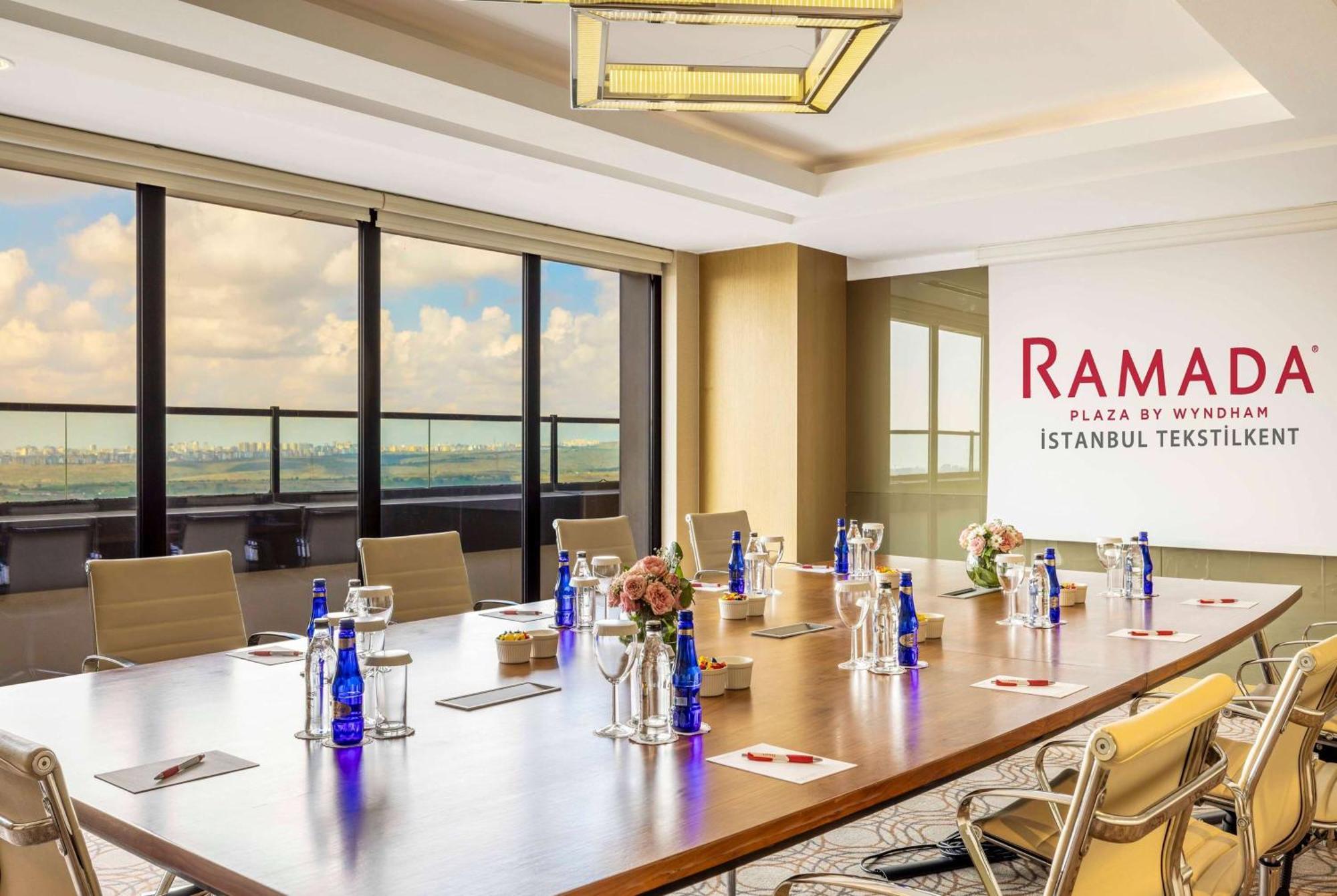 Готель Ramada Plaza By Wyndham Tekstilkent