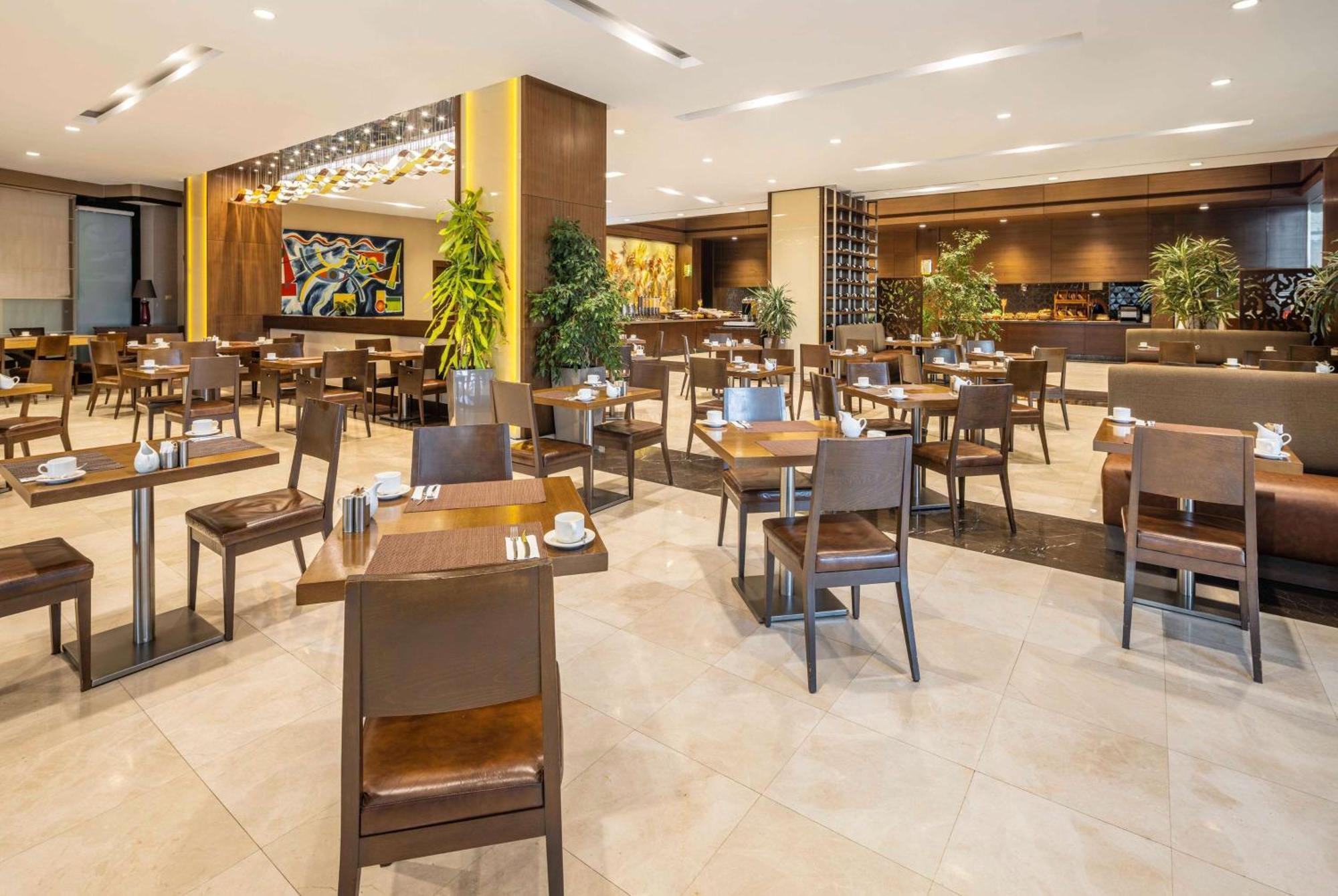 Ramada Plaza By Wyndham Tekstilkent Готель